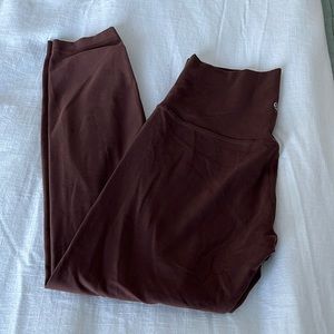 Lululemon Align (25”) chocolate brown. size 8. Worn less than 5 times.